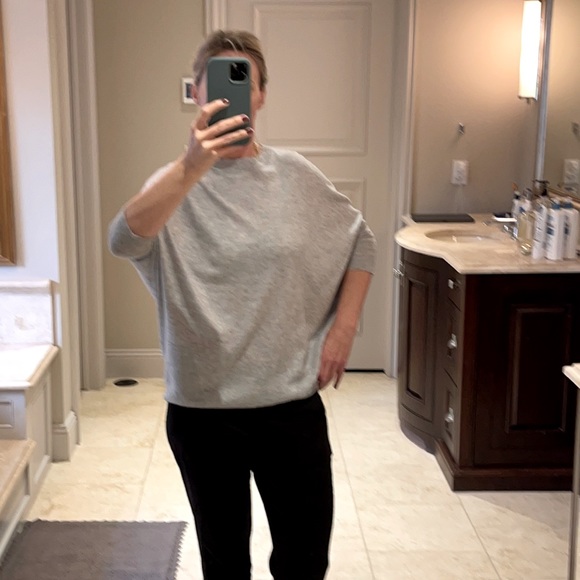 M.A.A.C. Grey 3/4 length sleeve sweater - Picture 4 of 4